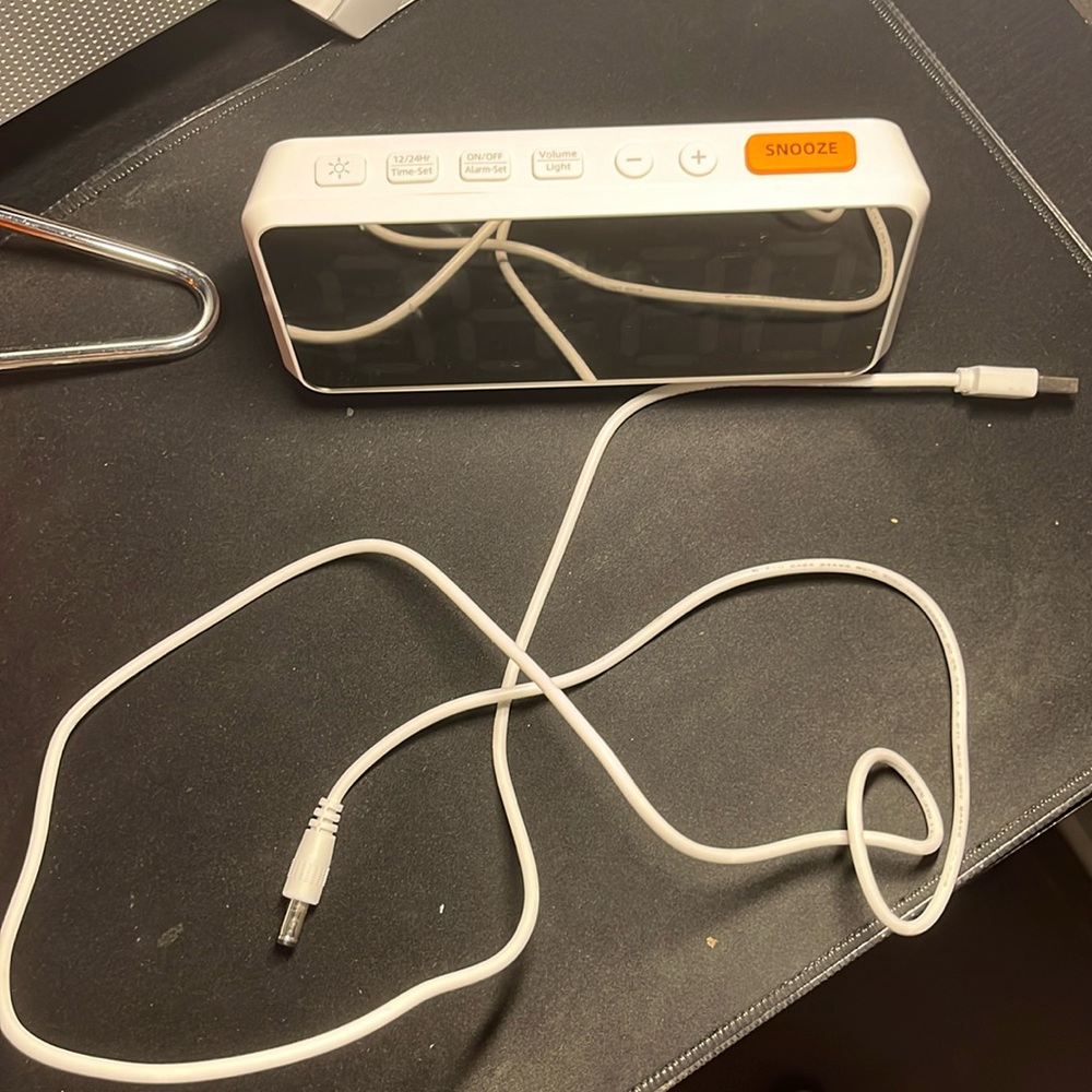 NEW DIGITAL WHITE ALARM CLOCK 🔥 ⏰ COMES WITH CHARGER AND USB PORT!!